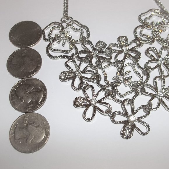 Pre-owned Statement Necklace Silver Flowers  White Rhinestones Bibbed A233 - Picture 3 of 7